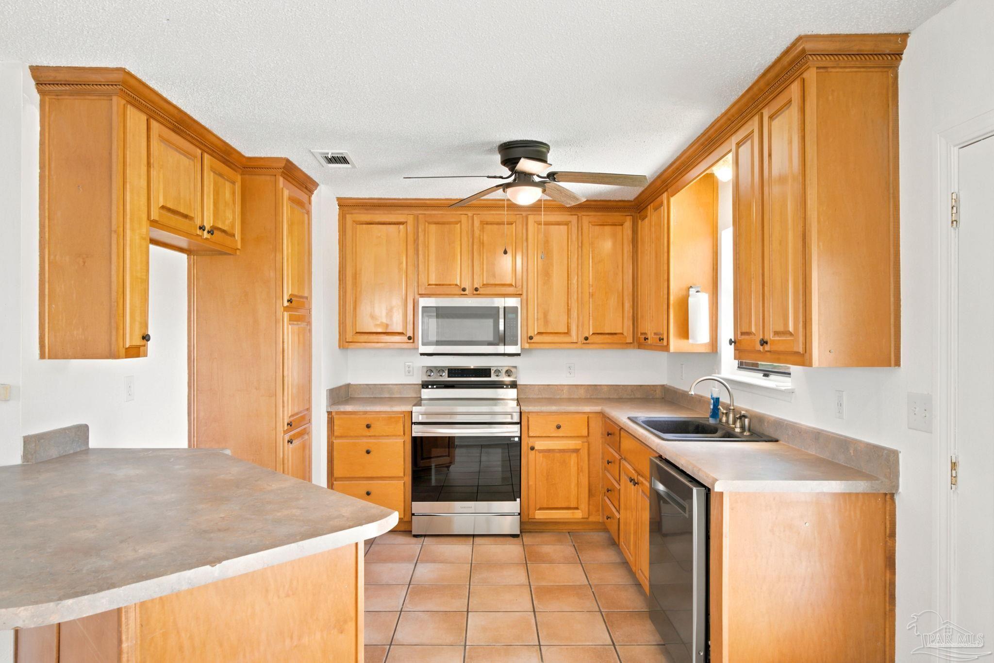 3048 Rainbow Lane Pace, FL 32571 - Photo 11 of 67