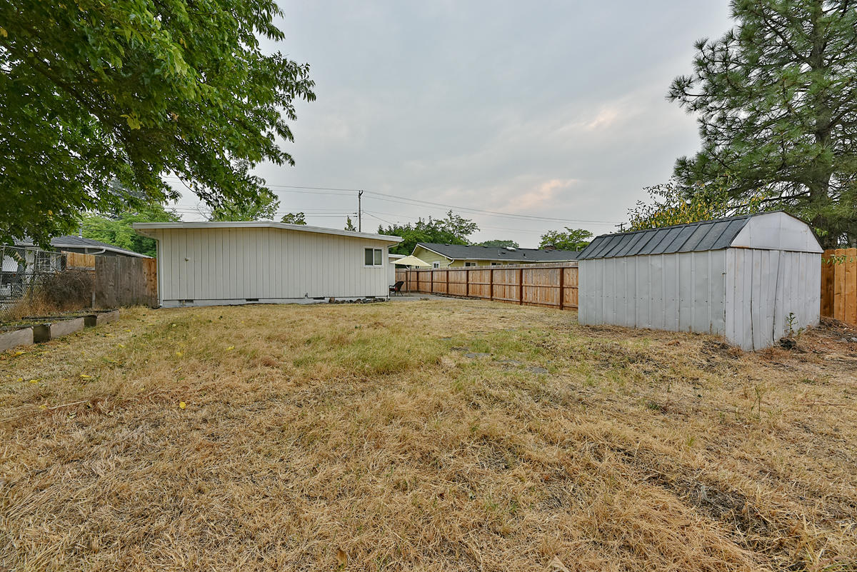 1833 Roberts Road Medford, OR 97504 - Photo 17 of 18 DSC_9919