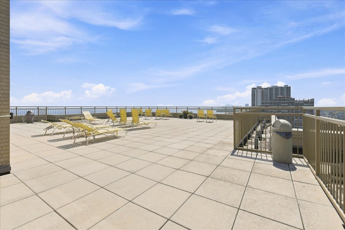 6301 North Sheridan Road, Unit 3D Chicago, IL 60660 - Photo 24 of 26 Gallery Image 24