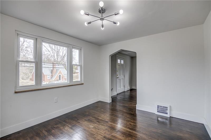 113 Spring Grove Road Pittsburgh, PA 15235 - Photo 4 of 19 Gallery Image 4