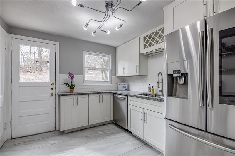 113 Spring Grove Road Pittsburgh, PA 15235 - Photo 5 of 19 Gallery Image 5