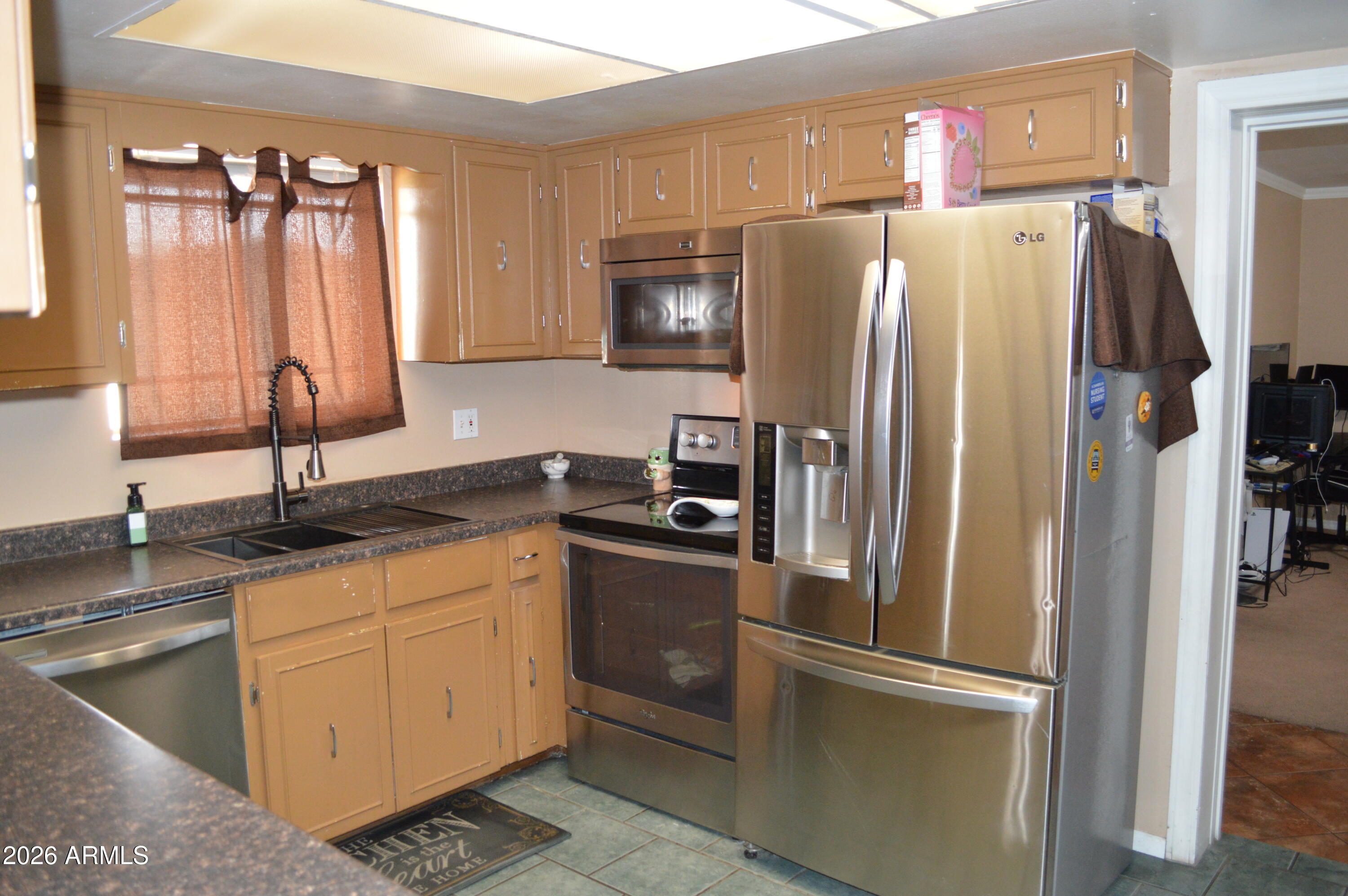 2301 West Ocotillo Road Phoenix, AZ 85015 - Photo 3 of 20 DSC_0814