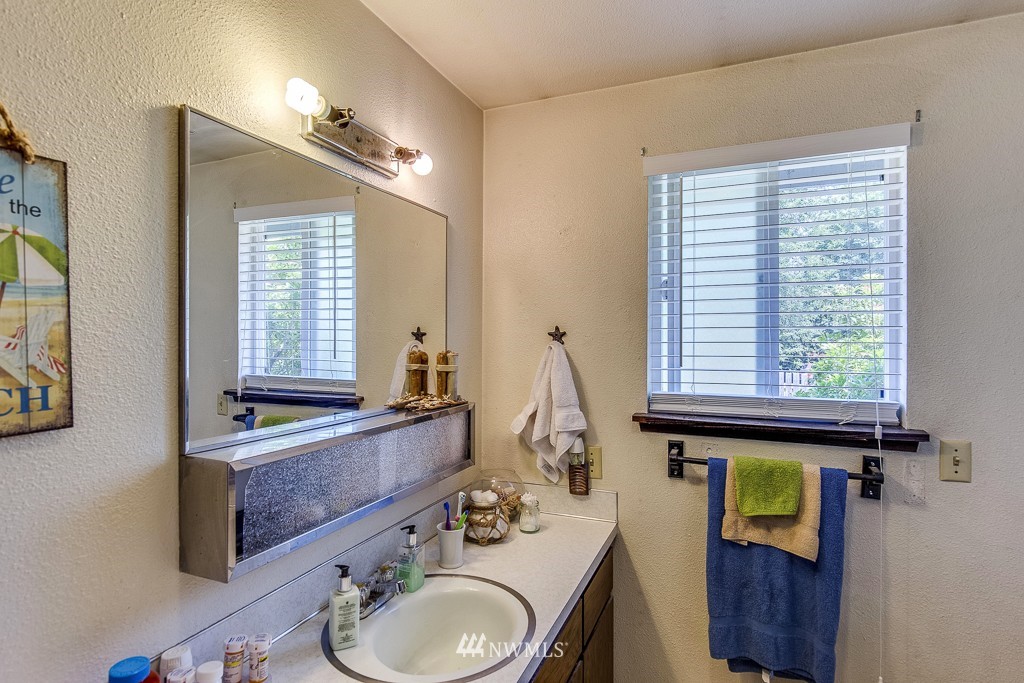 3506 Pine Road Northeast Bremerton, WA 98310 - Photo 19 of 21 Gallery Image 19