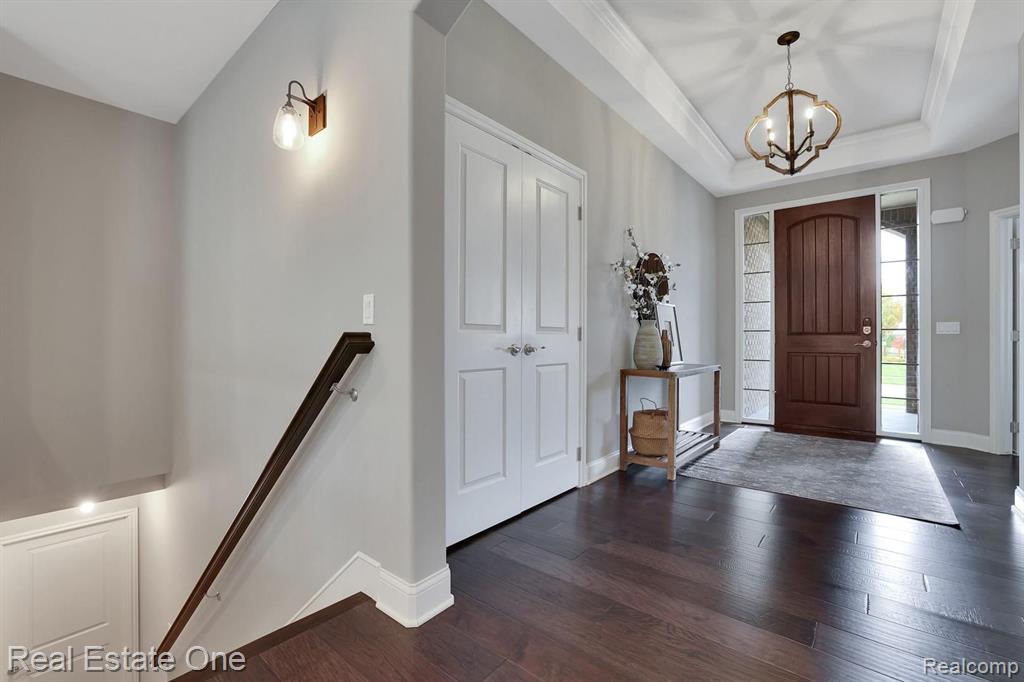 618 Robinson Drive Rochester Hills, MI 48307 - Photo 2 of 47