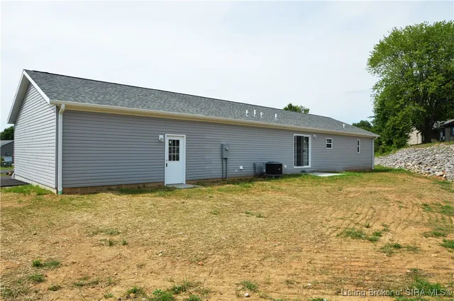 $267,900 | 104 Hounds Way, Salem, IN 47167