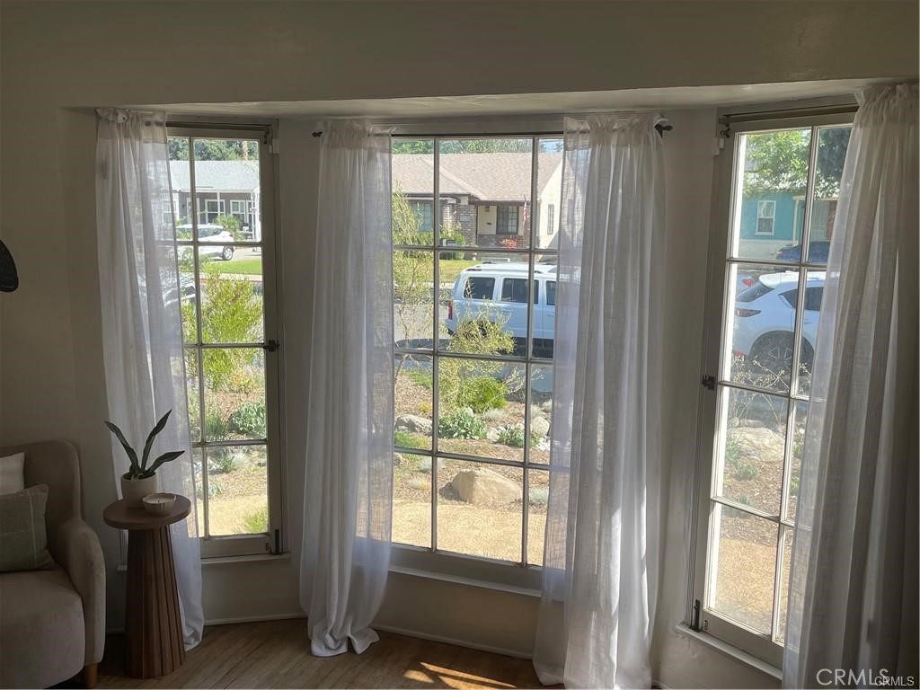 4586 Sunnyside Drive Riverside, CA 92506 - Photo 8 of 36 Large bay window