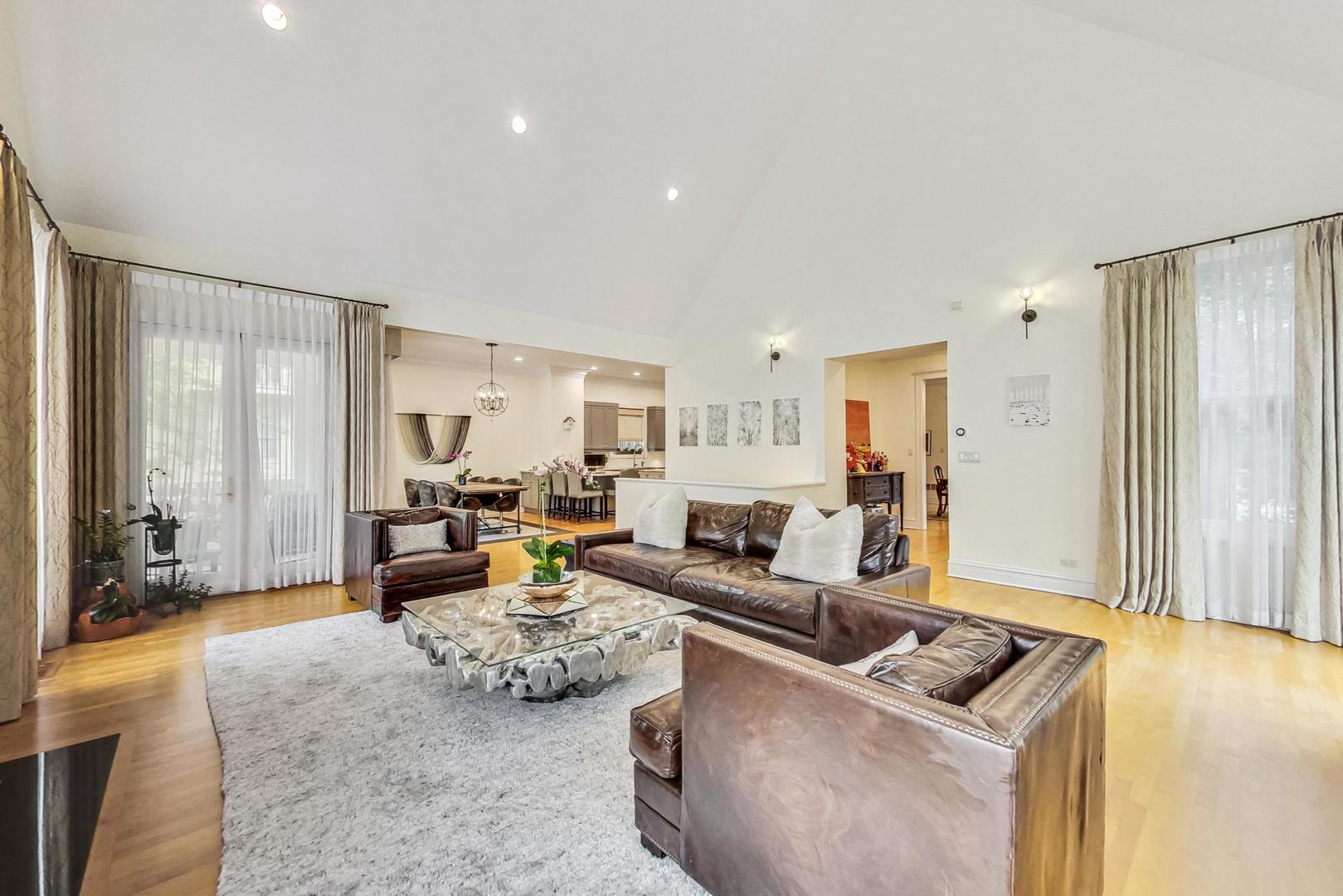50 MacArthur Loop Highland Park, IL 60035 - Photo 15 of 44 a living room with furniture and a large window