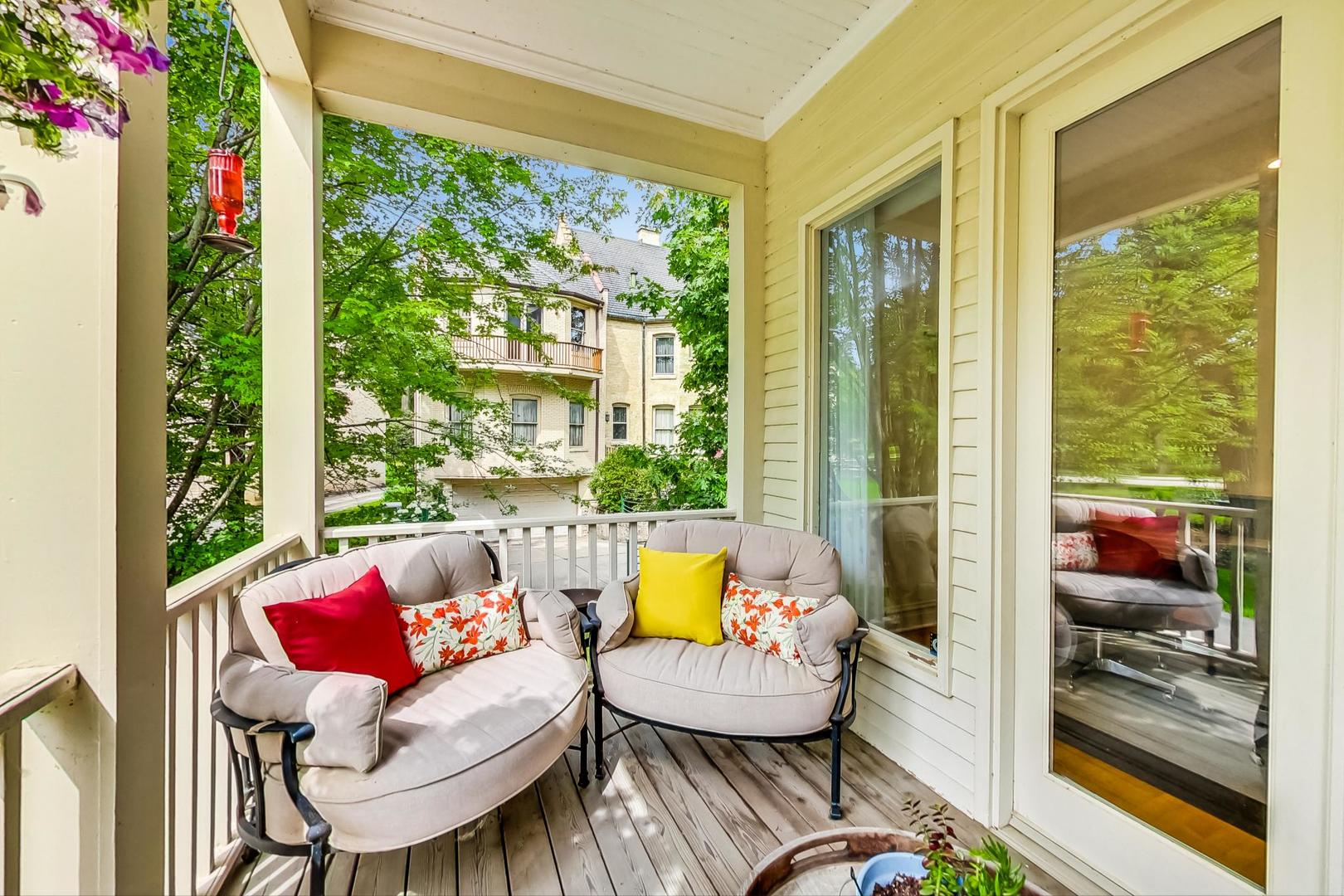 50 MacArthur Loop Highland Park, IL 60035 - Photo 17 of 44 a outdoor living space with furniture and a garden