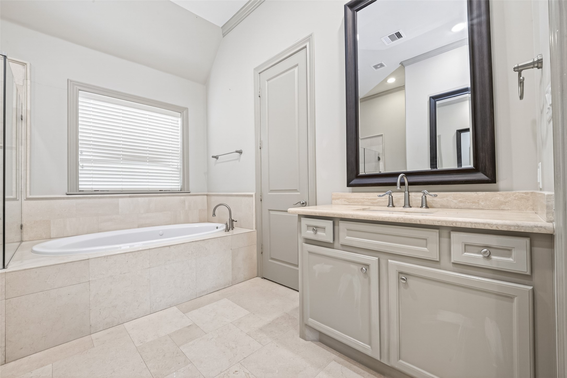 308 West Bell Street Houston, TX 77019 - Photo 47 of 50