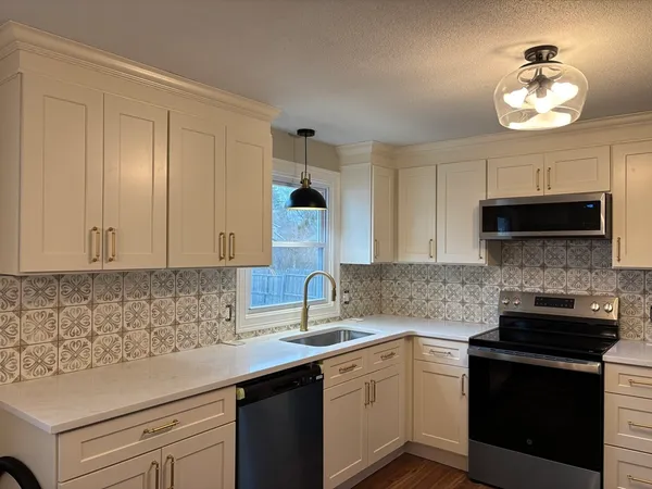 $349,900 | 34 Flora Street, Springfield, MA 01129