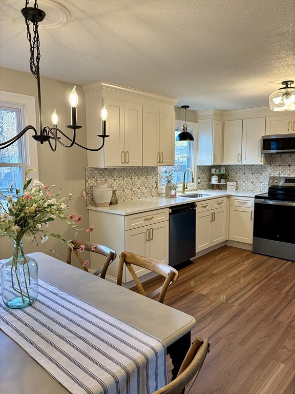 34 Flora Street Springfield, MA 01129 - Photo 4 of 32