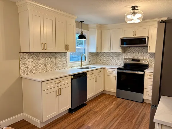$349,900 | 34 Flora Street, Springfield, MA 01129