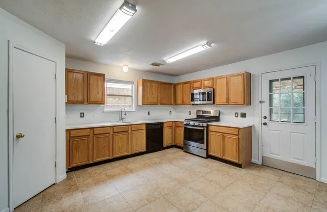 $320,000 | 18119 Dusty Terrace Lane, Katy, TX 77449