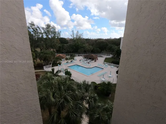 $179,900 | 3930 Inverrary Boulevard, Unit 604D, Lauderhill, FL 33319