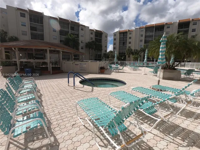 $179,900 | 3930 Inverrary Boulevard, Unit 604D, Lauderhill, FL 33319