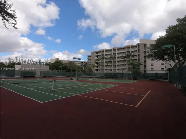 $179,900 | 3930 Inverrary Boulevard, Unit 604D, Lauderhill, FL 33319