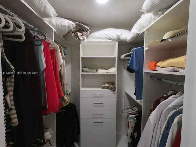 $179,900 | 3930 Inverrary Boulevard, Unit 604D, Lauderhill, FL 33319