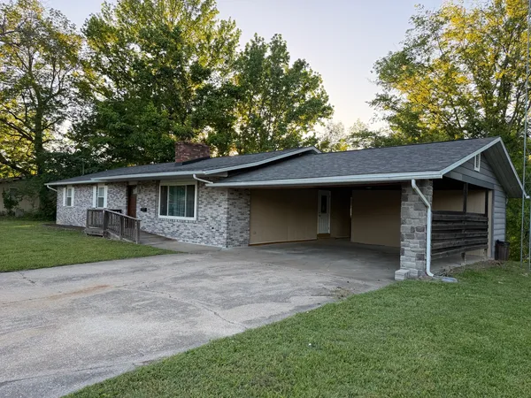 $239,900 | 1612 Shomaker Drive, Murphysboro, IL 62966