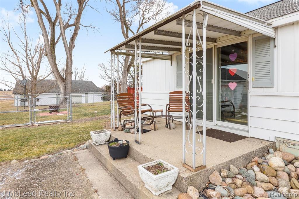3743 Ringle Road Akron, MI 48701 - Photo 3 of 22