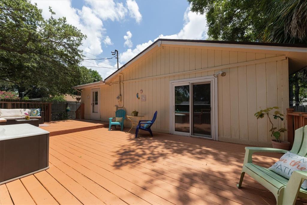900 Beverly Avenue Northwest Largo, FL 33770 - Photo 29 of 32 a backyard of a house with seating space