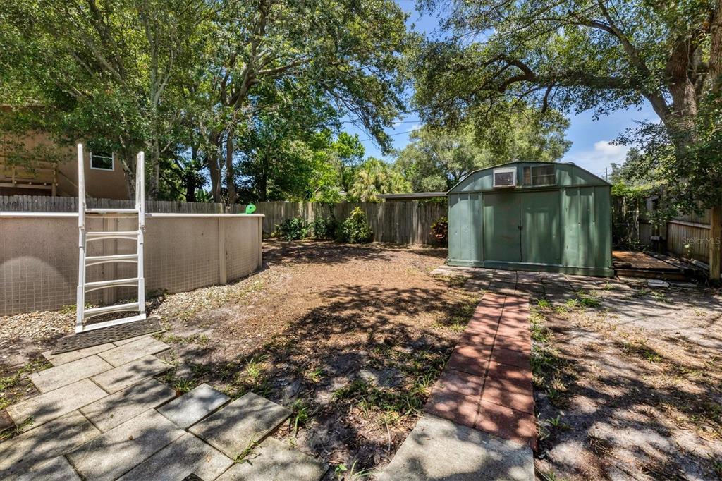 900 Beverly Avenue Northwest Largo, FL 33770 - Photo 31 of 32 a backyard of a house with lots of green space