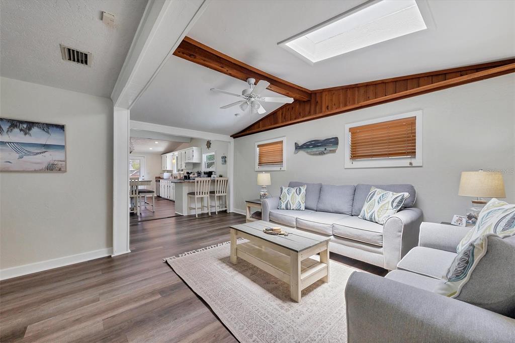 900 Beverly Avenue Northwest Largo, FL 33770 - Photo 5 of 32 a living room with furniture and kitchen view