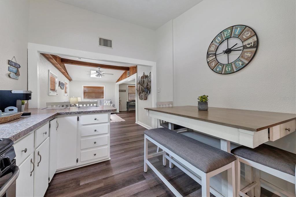 900 Beverly Avenue Northwest Largo, FL 33770 - Photo 8 of 32 a room with furniture and view