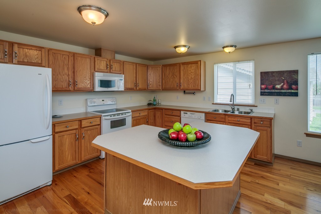 1315 37th Street Anacortes, WA 98221 - Photo 5 of 24