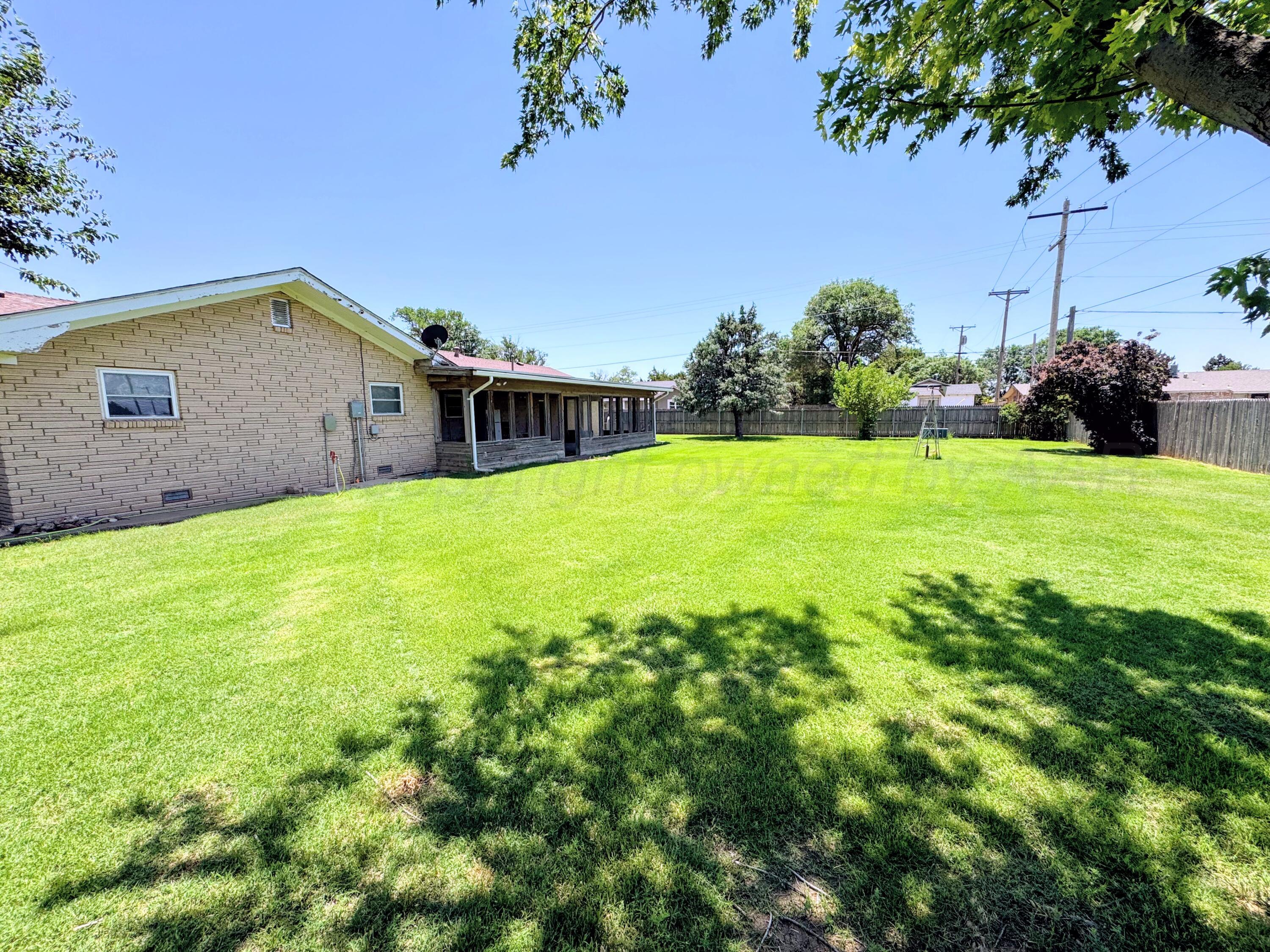 420 South Roland Street Spearman, TX 79081 - Photo 22 of 26 420 S Roland backyard