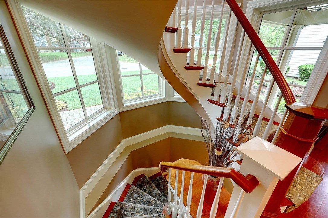 60 Riverside Drive East Providence, RI 02915 - Photo 3 of 35 Gallery Image 3