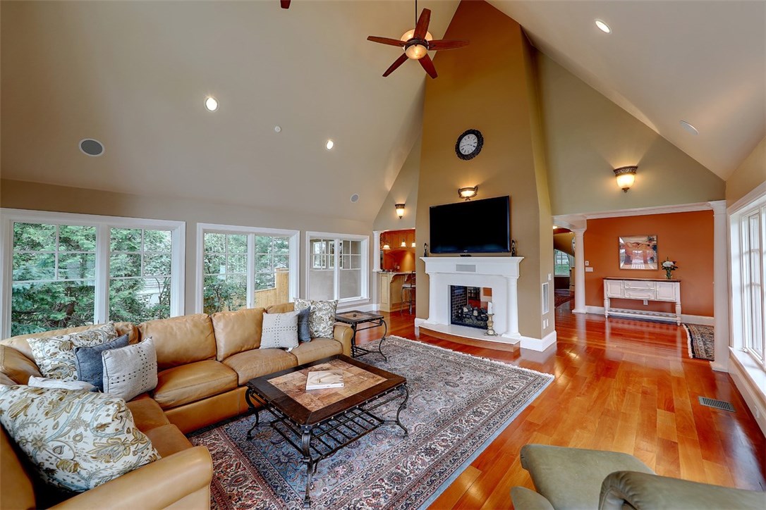 60 Riverside Drive East Providence, RI 02915 - Photo 7 of 35 Gallery Image 7