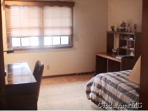 104 Drawbridge Road Springfield, IL 62704 - Photo 8 of 9
