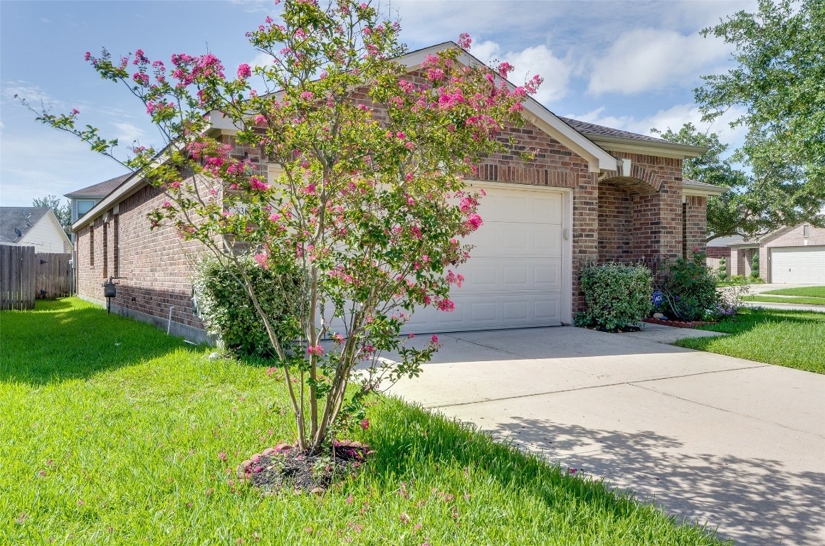 3302 Legends Landing Drive Spring, TX 77386 - Photo 4 of 48 a front view of a house with garden