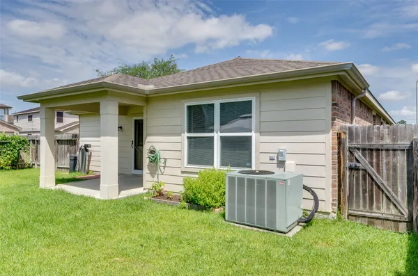 $1,975 | 3302 Legends Landing Drive, Spring, TX 77386