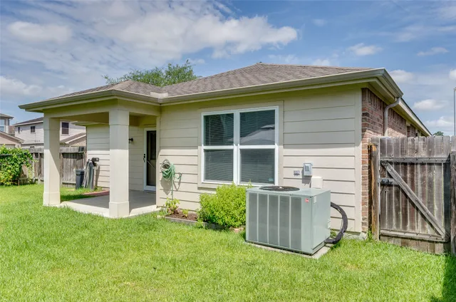 $1,975 | 3302 Legends Landing Drive, Spring, TX 77386