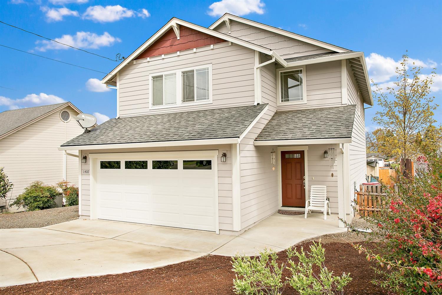 1487 Ridge Way Medford, OR 97504 - Photo 1 of 25 Primary Photo