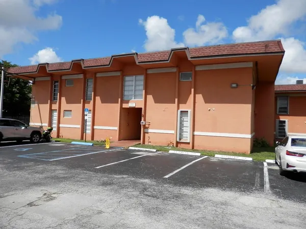 $1,800 | 9459 Southwest 76th Street, Unit R1, Miami, FL 33173