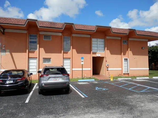 $1,800 | 9459 Southwest 76th Street, Unit R1, Miami, FL 33173