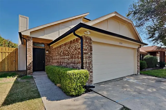$1,965 | 5709 Congressional Drive, Arlington, TX 76018