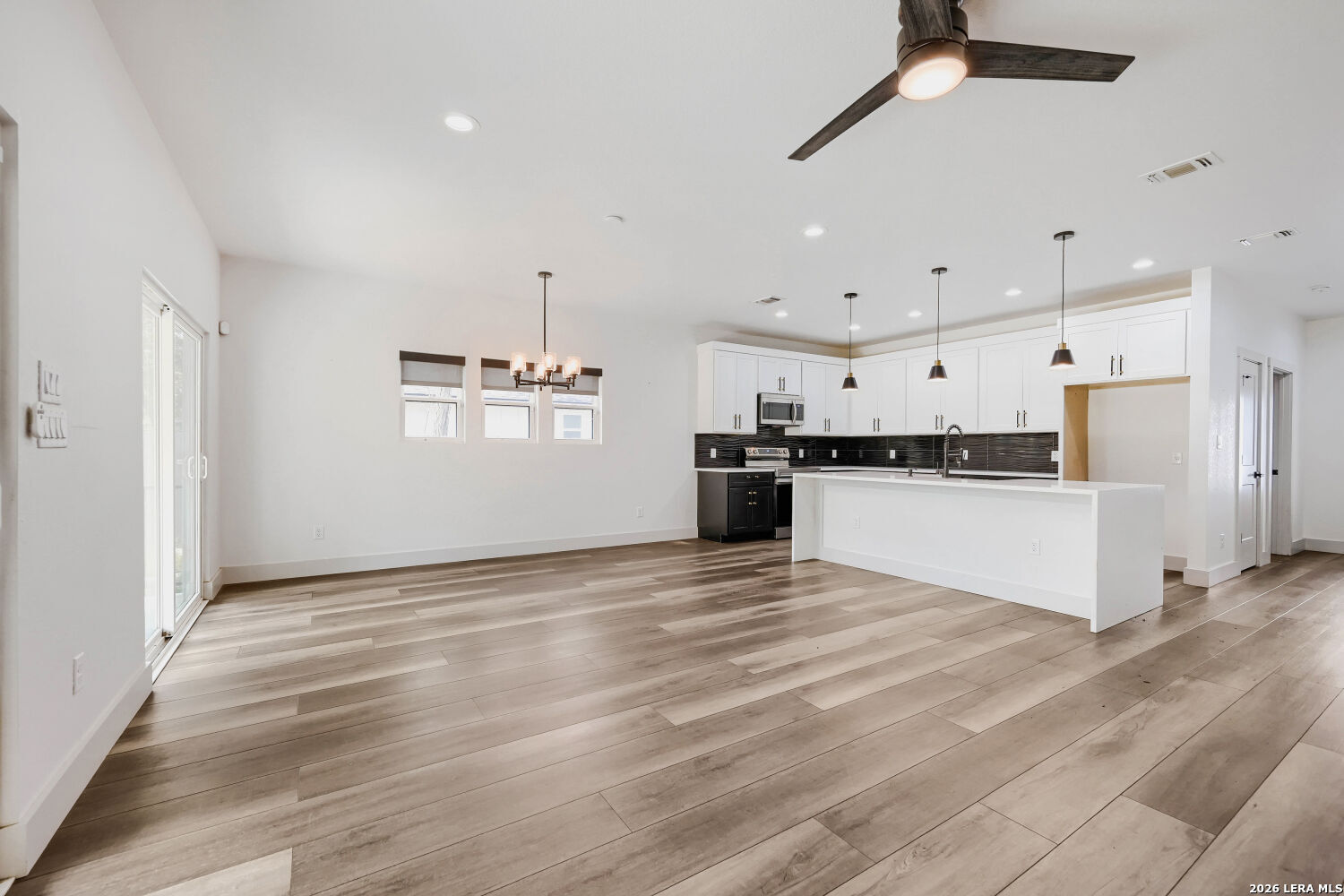 673 Mockingbird Cove Spring Branch, TX 78070 - Photo 4 of 17