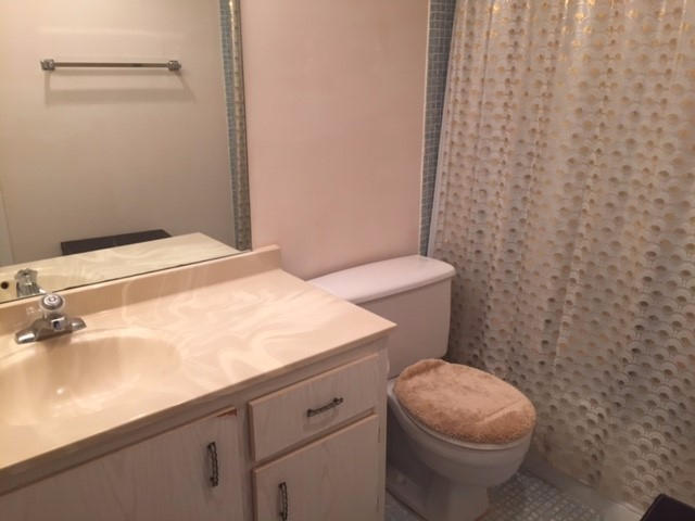 1026 Ainslie Drive Boca Raton, FL 33434 - Photo 8 of 12 bathrom 2