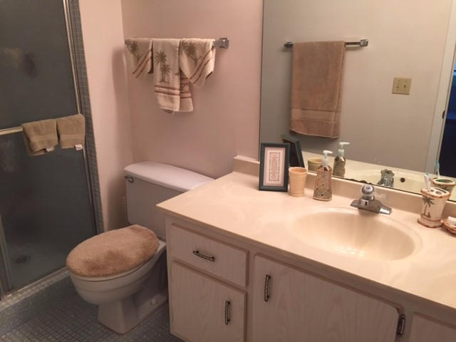 1026 Ainslie Drive Boca Raton, FL 33434 - Photo 9 of 12 bathroom