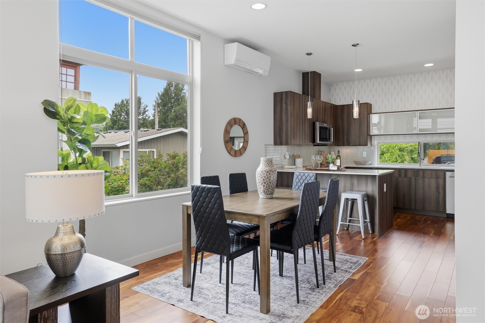 3655 Francis Avenue North Seattle, WA 98103 - Photo 8 of 32