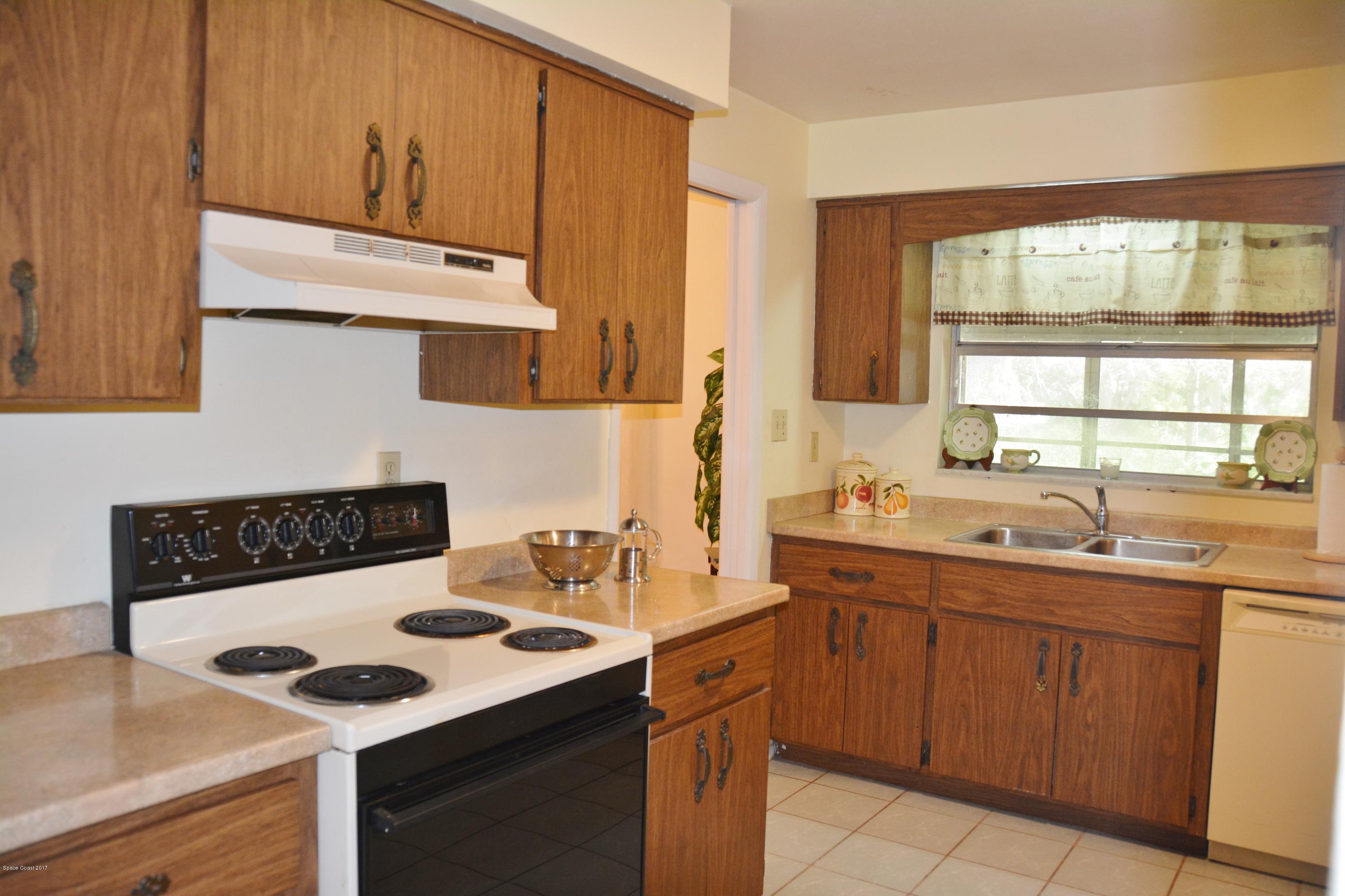 1615 Harlock Road Melbourne, FL 32934 - Photo 14 of 50 Kitchen 2