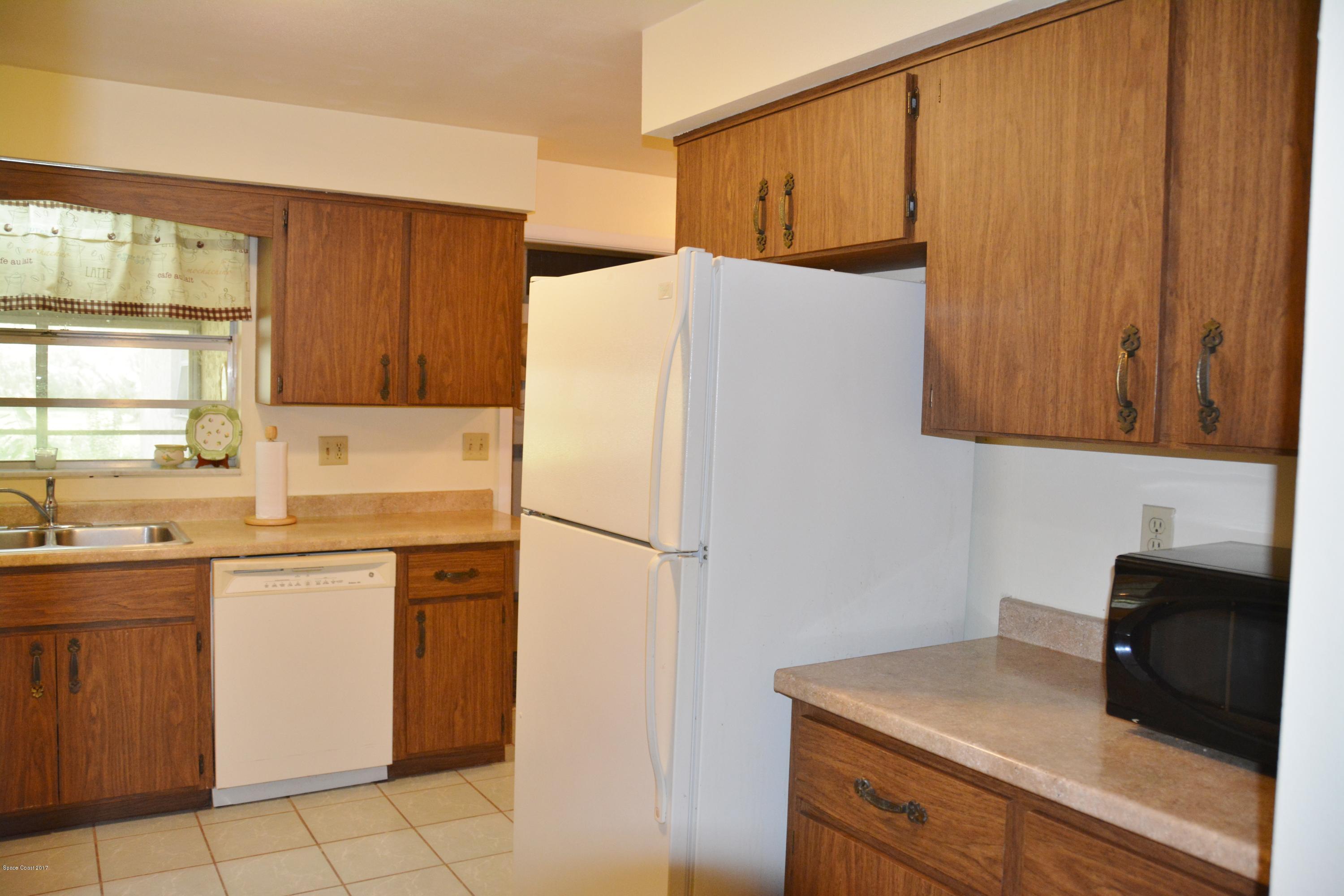 1615 Harlock Road Melbourne, FL 32934 - Photo 15 of 50 Kitchen 3