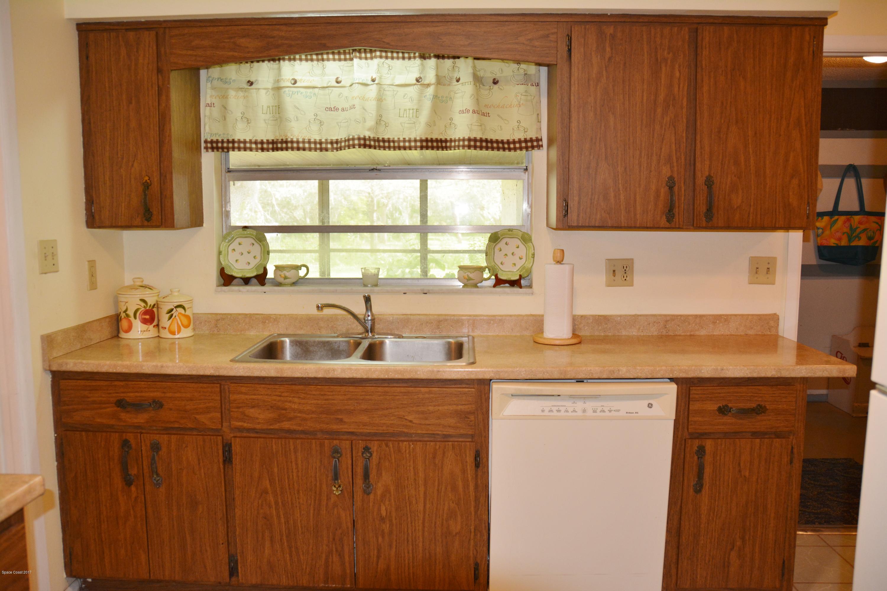 1615 Harlock Road Melbourne, FL 32934 - Photo 16 of 50 Kitchen 5