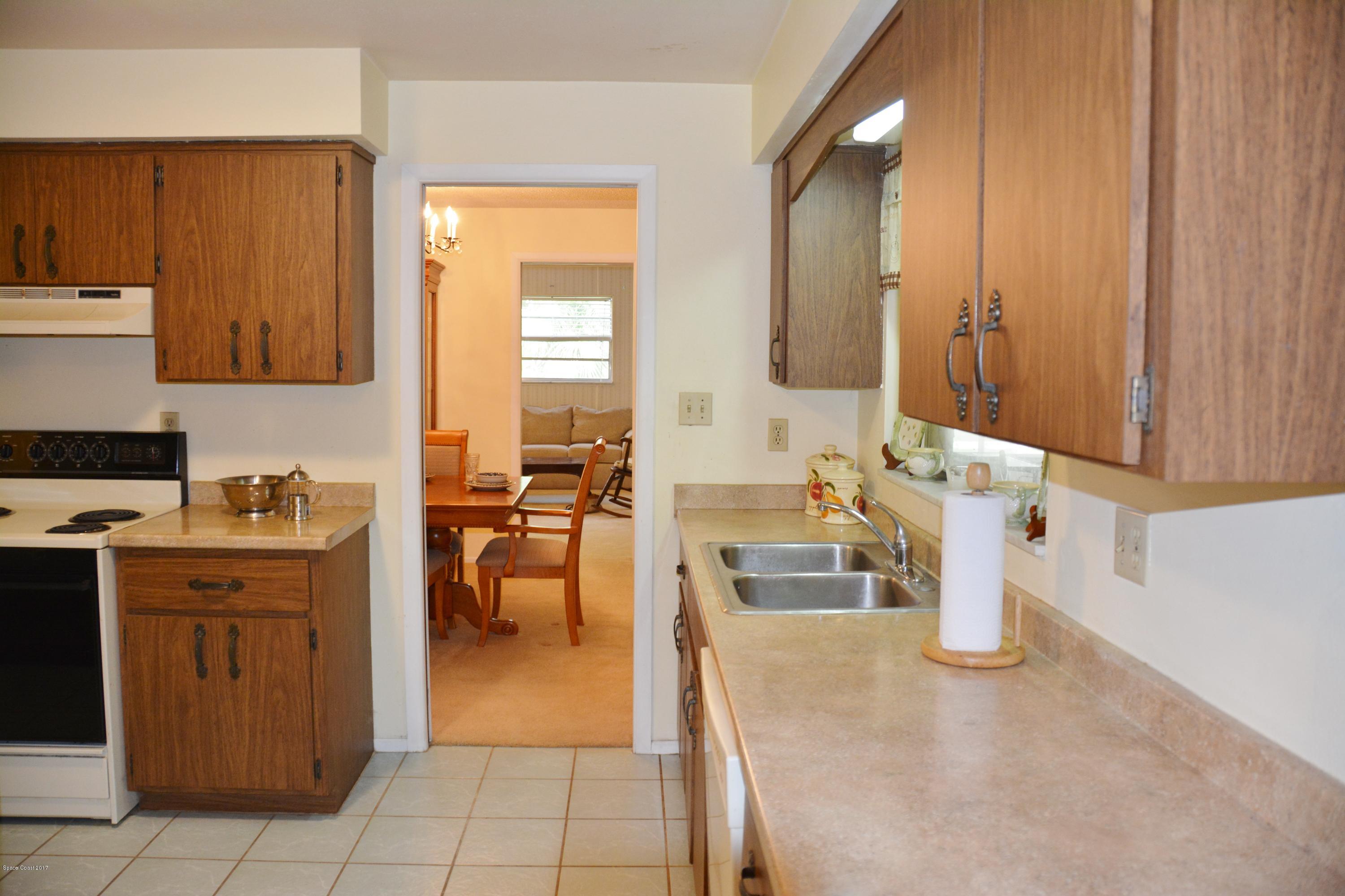 1615 Harlock Road Melbourne, FL 32934 - Photo 17 of 50 Kitchen 6