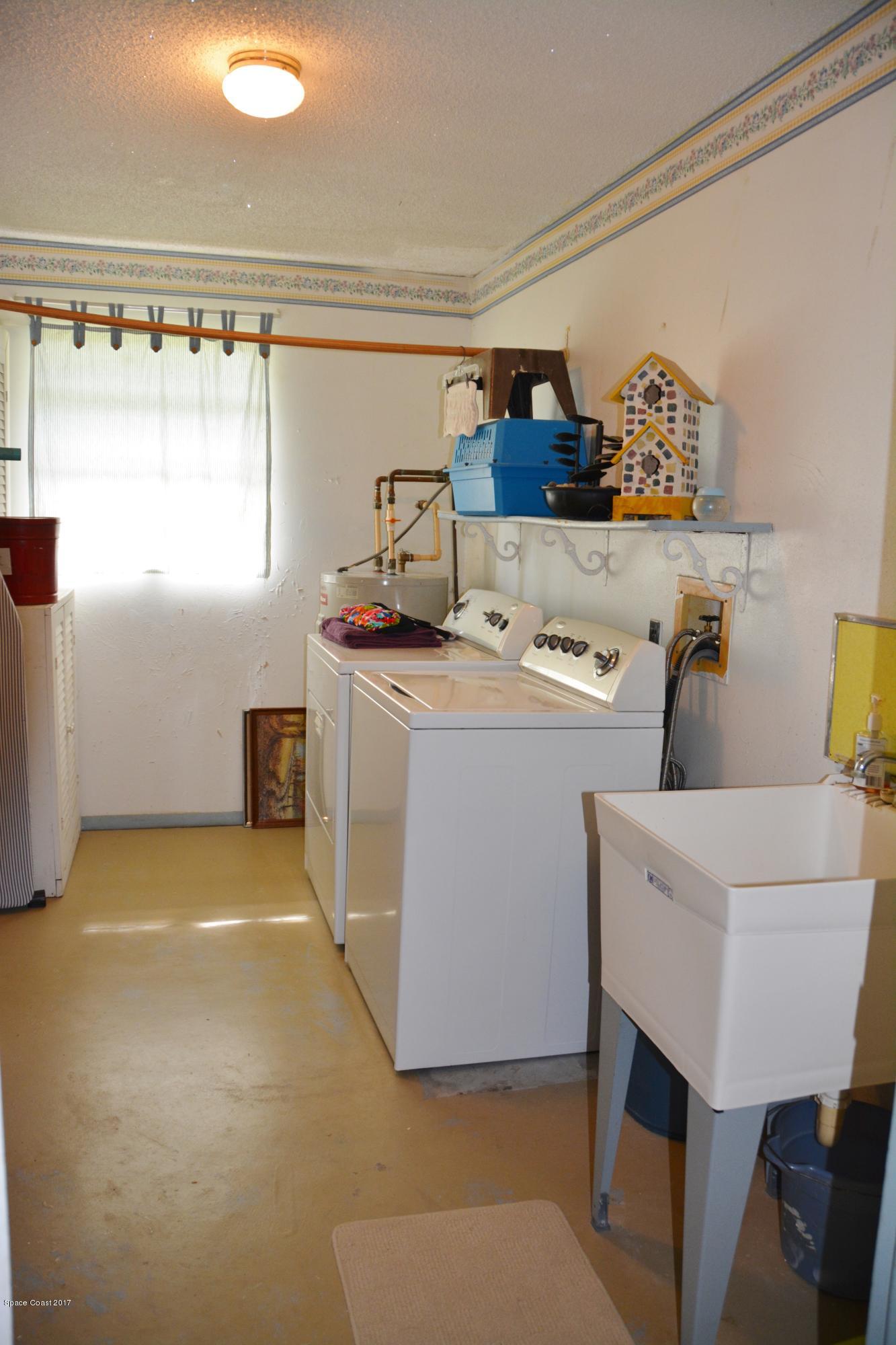 1615 Harlock Road Melbourne, FL 32934 - Photo 23 of 50 Laundry Room