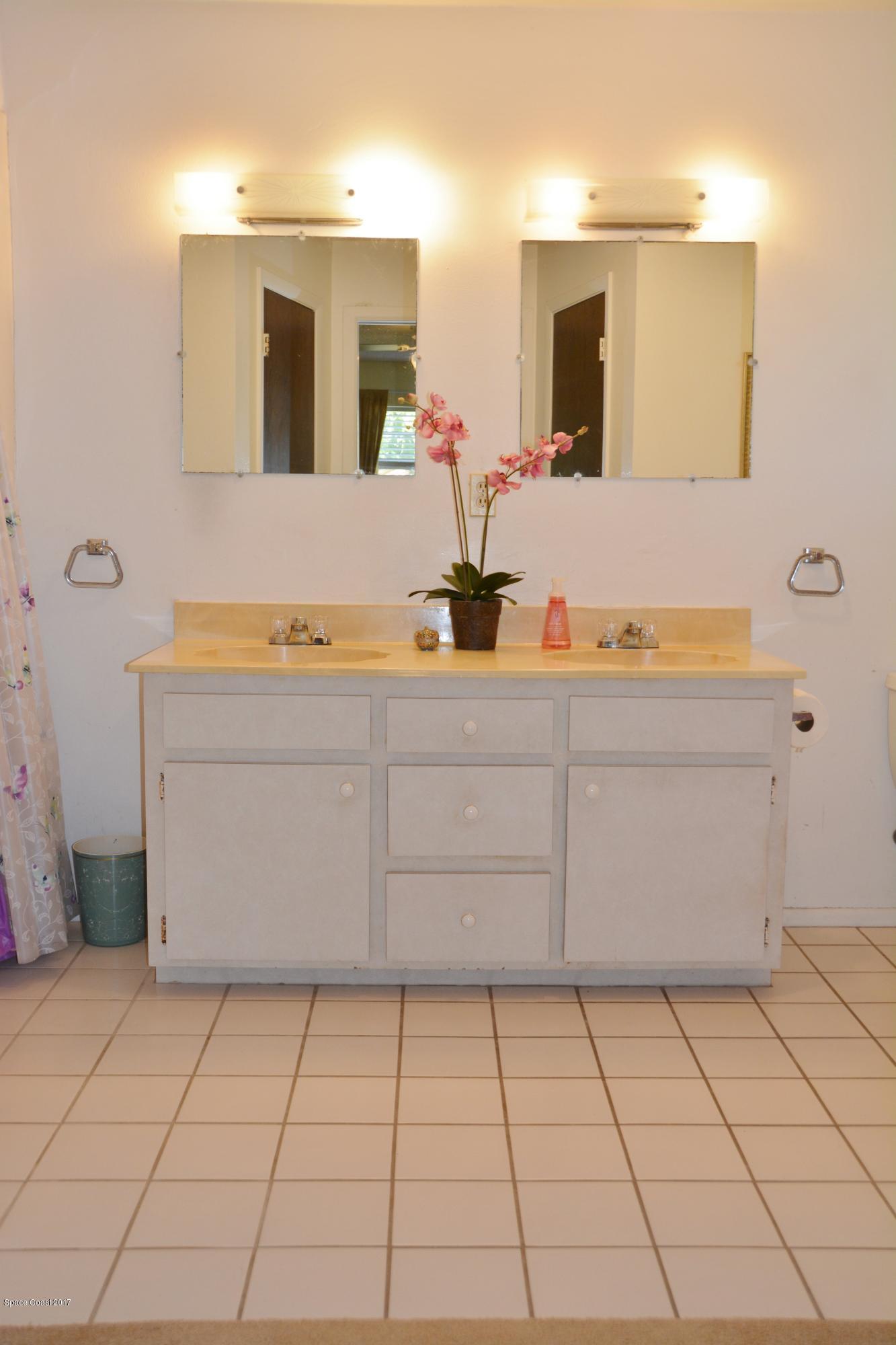 1615 Harlock Road Melbourne, FL 32934 - Photo 26 of 50 Master Bath