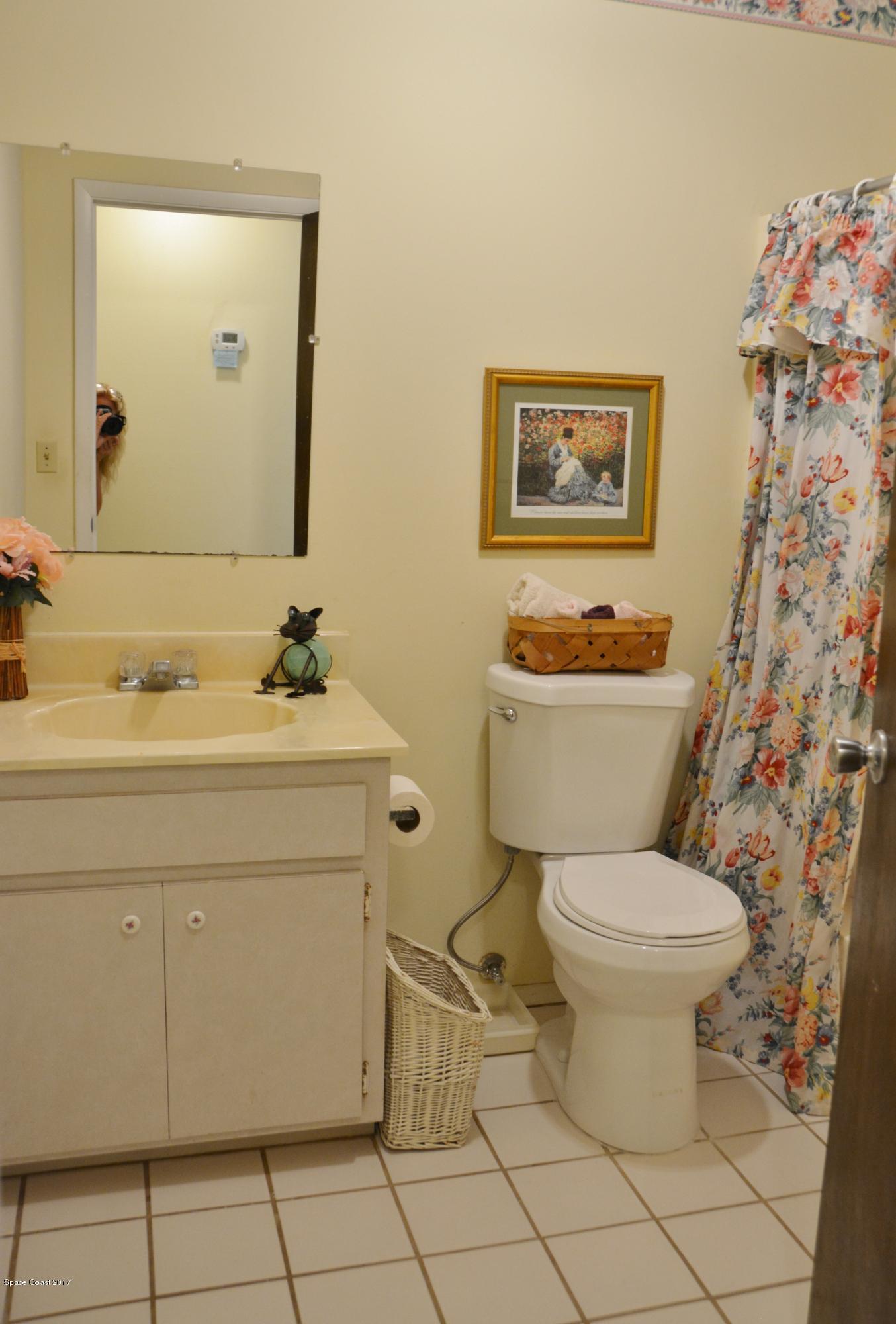 1615 Harlock Road Melbourne, FL 32934 - Photo 27 of 50 Guest Bath